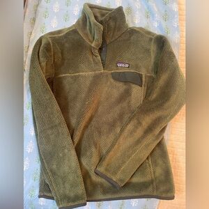 Patagonia pullover. Size M. Green